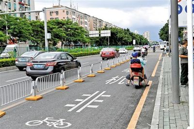機動車違規(guī)駛?cè)敕菣C動車道的處罰規(guī)定