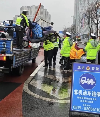 武進萬達周邊嚴管非機動車違停 違停車輛將依法拖移保障道路暢通